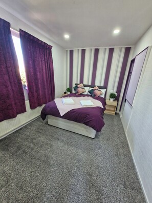 3 quartos, Wi-Fi de cortesia, roupa de cama