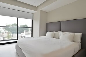 3 bedrooms, iron/ironing board, bed sheets