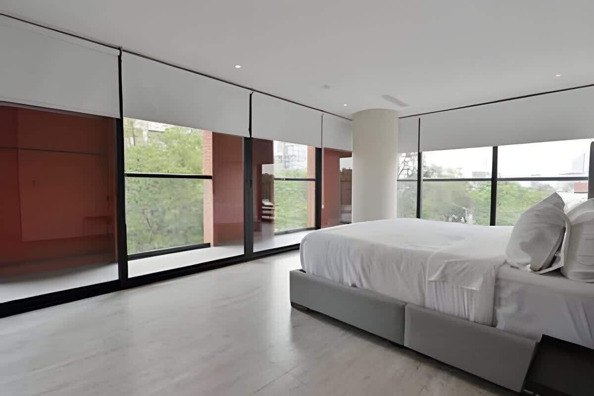 3 quartos, ferros/tábuas de passar roupa, roupa de cama