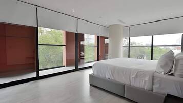 3 quartos, ferros/tábuas de passar roupa, roupa de cama