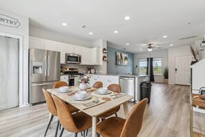 Køleskab, mikrobølgeovn, ovn, kogeplade