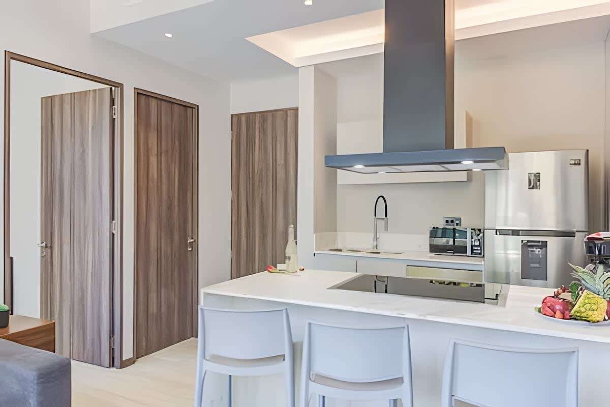 Geladeira, micro-ondas, liquidificador