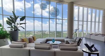 Urban Luxury steps from Andares & Landmark