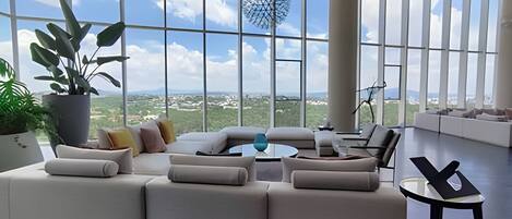 المنشأة من الداخل