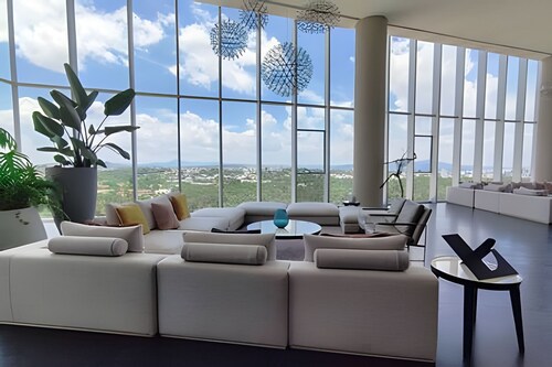 Pavilion 18B by Del Mar