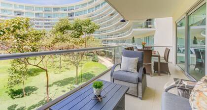 Coastal condo w/ shared pool & gym access