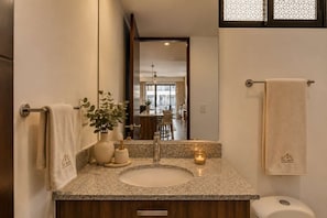 Shower - Spacious Townhome in Vallarta | Pool & Comfort (Nuevo Vallarta)