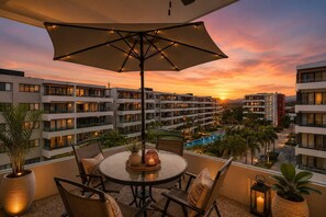 Outdoor dining - Spacious Townhome in Vallarta | Pool & Comfort (Nuevo Vallarta)