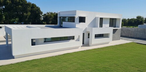 Villa 'Bella Casa' with Lake View, Private Pool and Air Conditioning