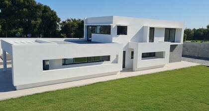 Villa 'Bella Casa' with Lake View, Private Pool and Air Conditioning