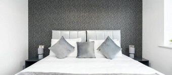 Stunning & Spacious Home | Driveway | Sleeps 6!