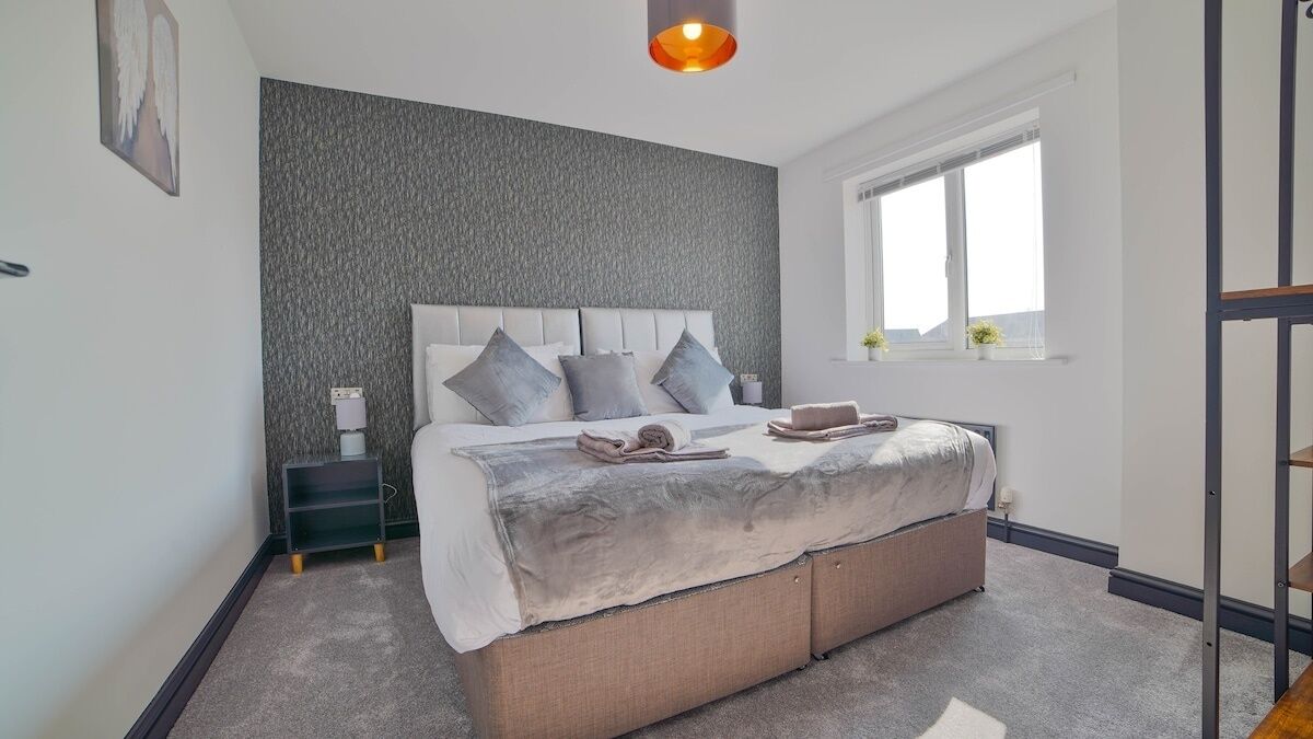 3 bedrooms, iron/ironing board, free WiFi, bed sheets