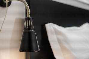 Een douche, een haardroger, handdoeken, zeep