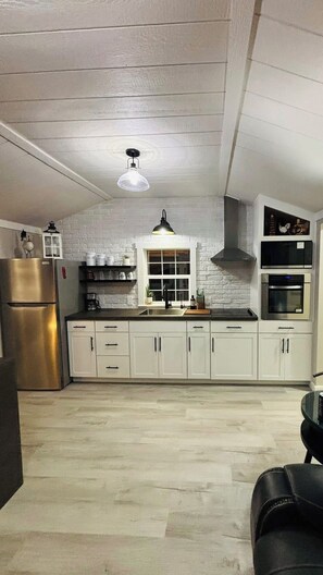 Fridge, stovetop