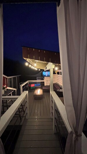 Property grounds - Romantic Cabin on 100 Private Acres  Hot Tub + Silo Shower (Lucasville)