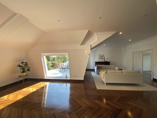 Interior - Spacious, light-flooded loft apartment with 2 terraces and views of the countryside (Krefeld)