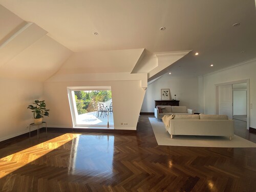 Großzügige, lichtdurchflutete Loftwohnung mit 2 Terassen und Blick ins Grüne