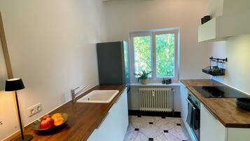 Kühlschrank, Ofen, Herdplatte, Geschirrspüler