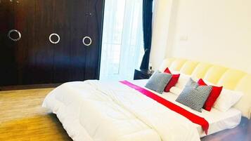 3 bedrooms, iron/ironing board, bed sheets