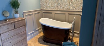 The Blacksmiths Shop hot tub Cottage