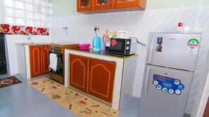 Oven - experience kenya: your Cozy home away from home. (Naivasha)