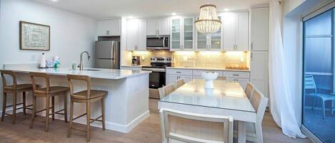 Køleskab, kaffe-/temaskine