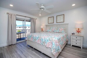 2 bedrooms, iron/ironing board, Internet, bed sheets - Unit C5 - Beachfront (Sanibel)