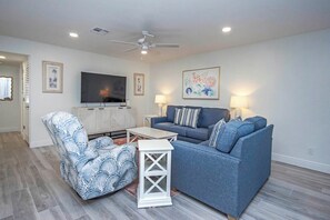 Living area - Unit C5 - Beachfront (Sanibel)
