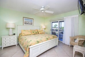 2 bedrooms, iron/ironing board, Internet, bed sheets - Unit C8 - Beachfront (Sanibel)