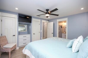 2 bedrooms, iron/ironing board, internet, bed sheets