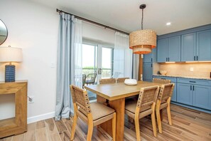 Dining - Luxurious Unit E3 · Sanibel Arms West | Gulffront Spectacular Gulf Views (Sanibel)
