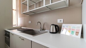 Mikrovågsugn, spishäll, diskmaskin och brödrost
