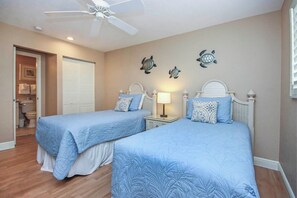 2 bedrooms, iron/ironing board, internet, bed sheets