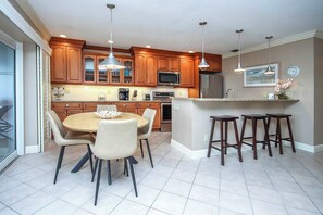 Private kitchen - Opulent Unit F7 Sanibel Arms West | Gulffront with Magnificent Gulf Views (Sanibel)