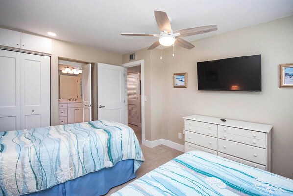 Iron/ironing board, Internet, bed sheets