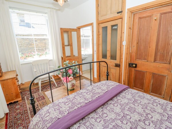 4 bedrooms, individually decorated, individually furnished, free WiFi