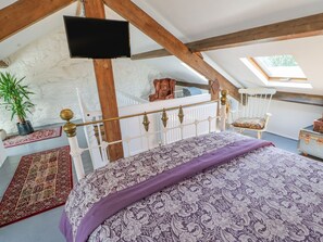 4 bedrooms, individually decorated, individually furnished, free WiFi