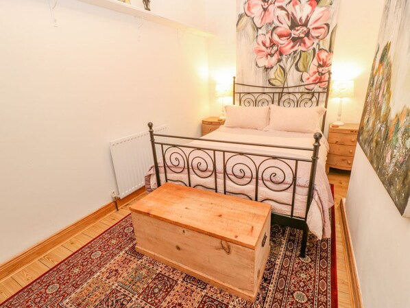 4 bedrooms, individually decorated, individually furnished, free WiFi