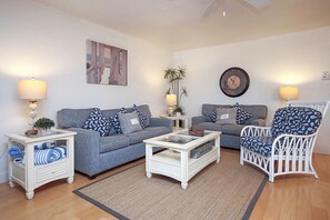 Living area - Glimpse the Gulf While Relaxing on H8’s Screened Lanai (Sanibel)