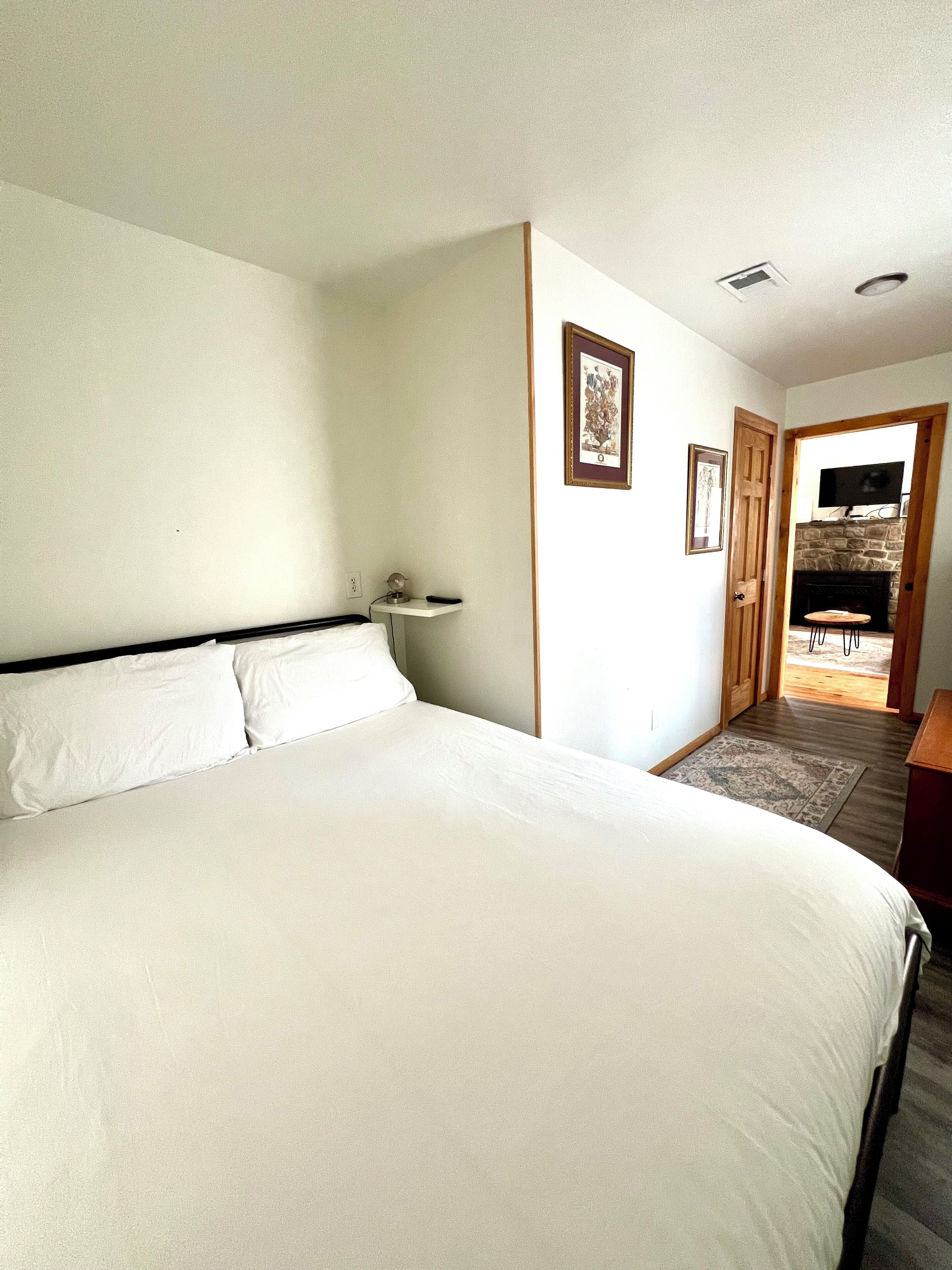 Bedroom with Queen bed