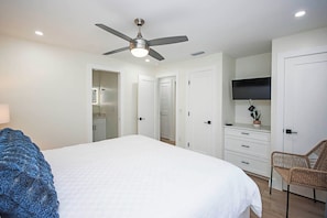 2 bedrooms, iron/ironing board, Internet, bed sheets
