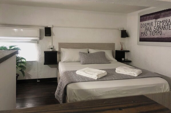 In-room safe, individually furnished, blackout drapes - MOKA HOUSE (Santo Domingo)