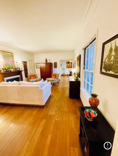 1-bedroom condo in Beverly Hills