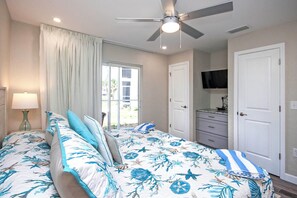Iron/ironing board, Internet, bed sheets