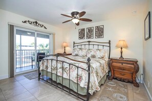 2 slaapkamers, een strijkplank/strijkijzer, internet, beddengoed