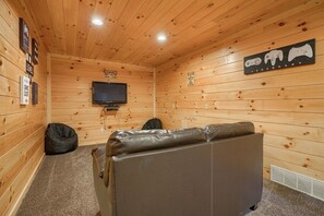 TV, fireplace, ping pong