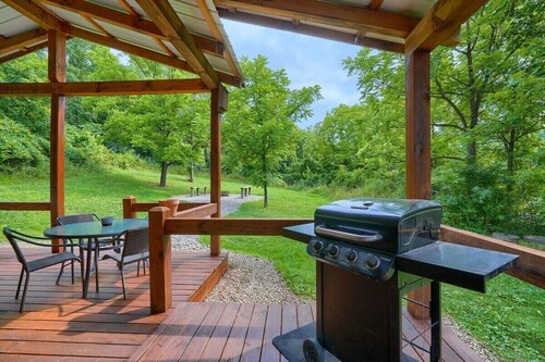 Little Chief Cabin | Hocking Hills, Pet Friendly