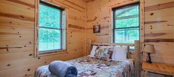 Little Chief Cabin | Hocking Hills, Pet Friendly