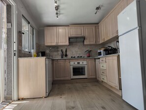 Bungalow, 2 Bedrooms, Smoking, Patio | Interior