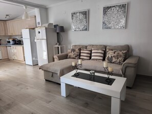 Bungalow, 2 Schlafzimmer, Raucher, Terrasse | Wohnzimmer